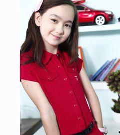 童星香奈儿现在的照片,从青涩童颜到时尚达人