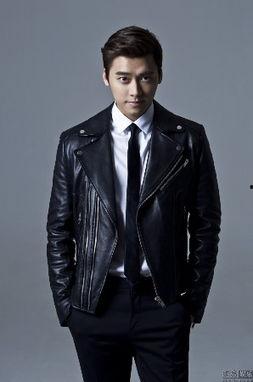 李易峰黑色衣服照片,演绎低调奢华风