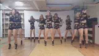 美女主播视频热舞走光